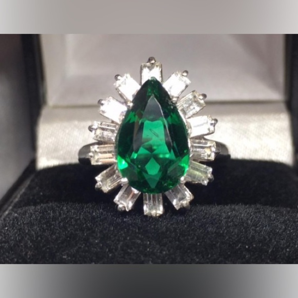 Fantastic Teardrop "Emerald Green Colored Stone" W/White Topaz Accent Stones